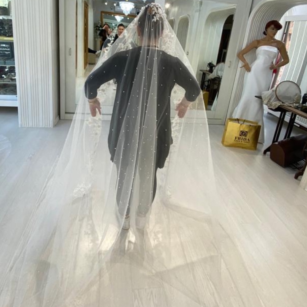 FRIDA XHOI & XHEI WEDDING DRESS BRAND NEW NEVER WORN w/ veil and crown - Picture 5 of 11